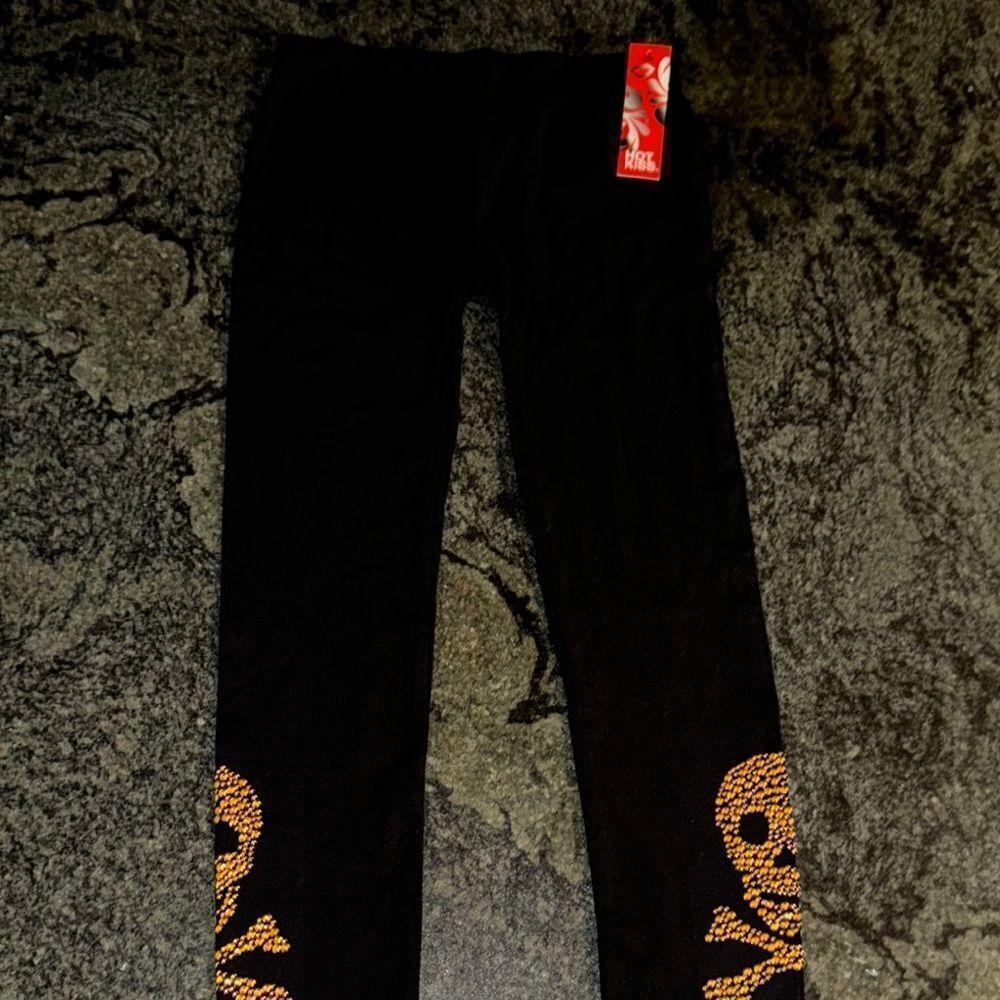 HOT KISS Black Leggings with Yellow Skull Design